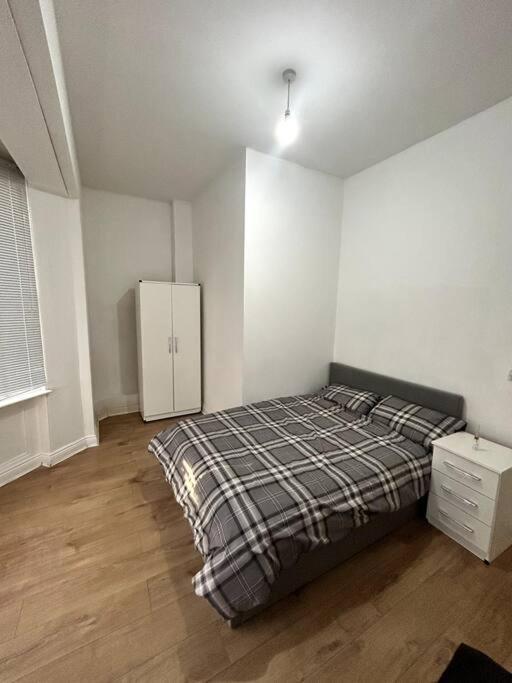 Leicester Spacious Flat With Free Parking Экстерьер фото