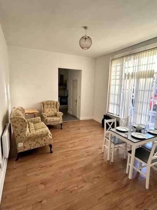 Leicester Spacious Flat With Free Parking Экстерьер фото
